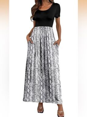 NWT Women's Maxi Dress Black With Snake Print Long Dress Pockets Size Medium